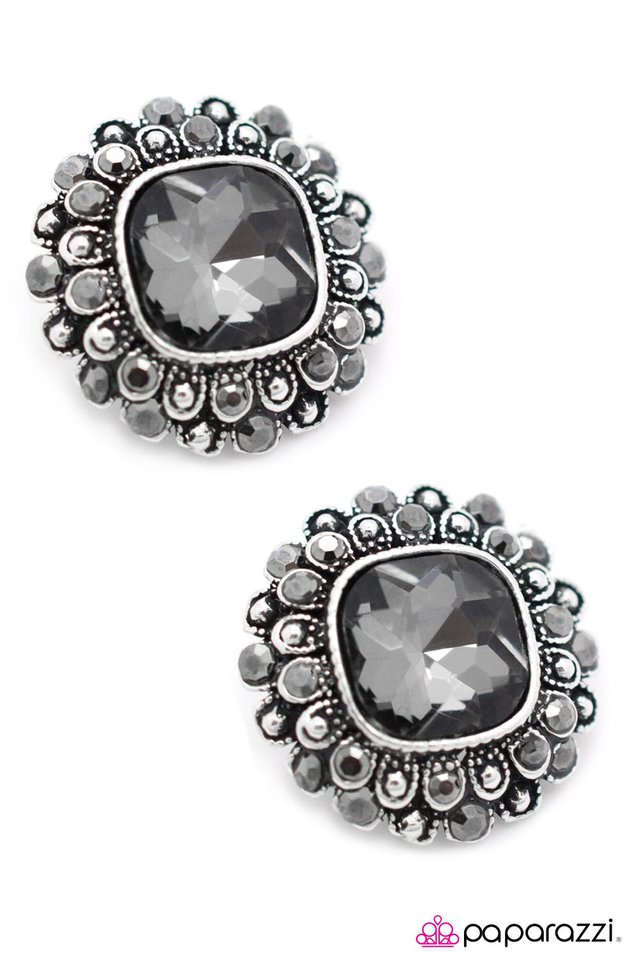 Paparazzi ♥ Victory Is Mine - Silver ♥ Post Earrings