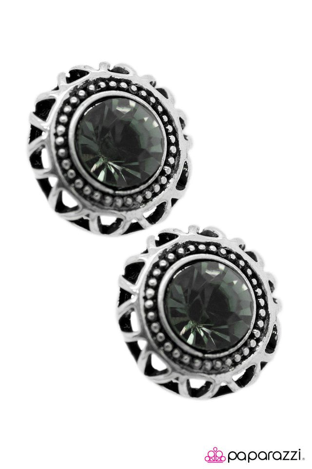 Paparazzi ♥ Single and Ready to Mingle - Silver ♥ Post Earrings