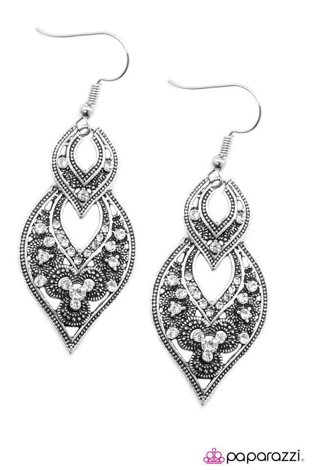 Paparazzi ♥ Casino Royale - White ♥ Earrings