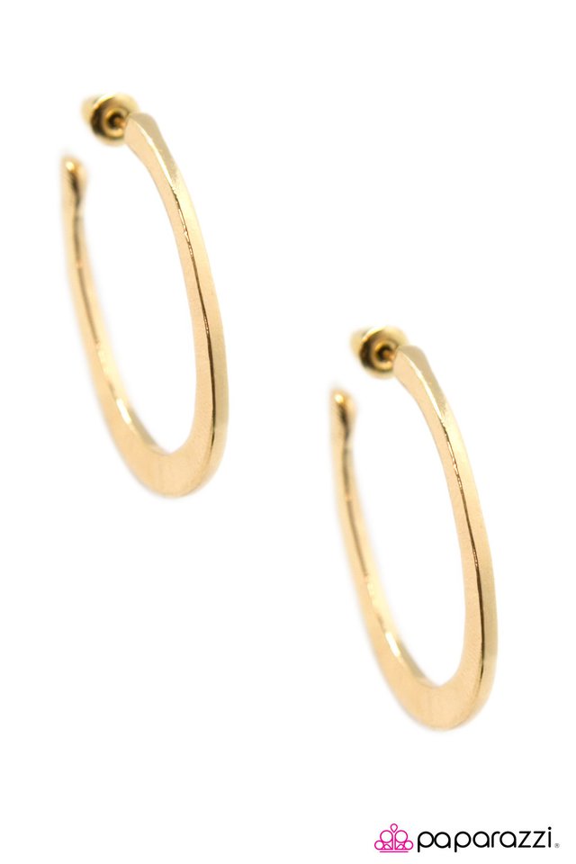 Paparazzi ♥ Dont Sweat the Small Stuff - Gold ♥ Earrings