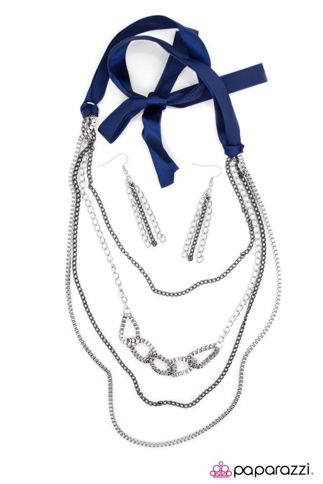 Paparazzi ♥ Delicately Dangerous - Blue ♥ Necklace