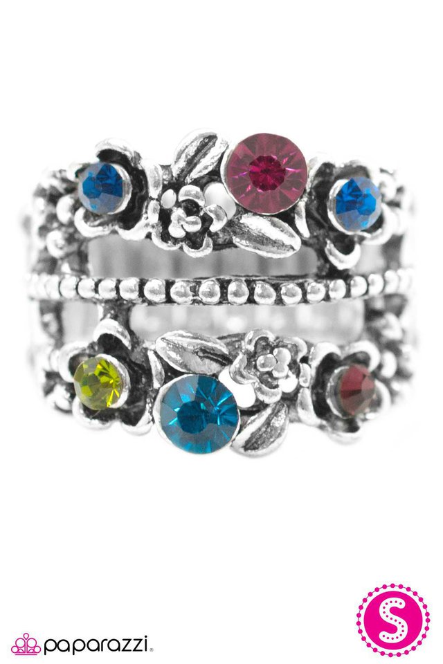 Paparazzi ♥ Flowers In the Attic - Blue ♥ Ring