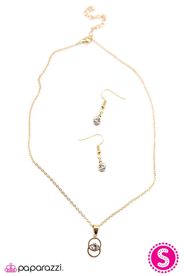 Paparazzi ♥ Shes A Lady - Gold ♥ Necklace