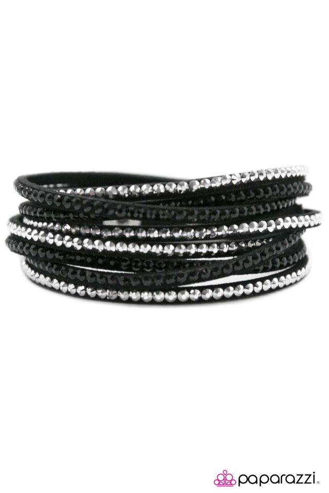 Paparazzi ♥ GLOWS Me Away - Black ♥ Bracelet