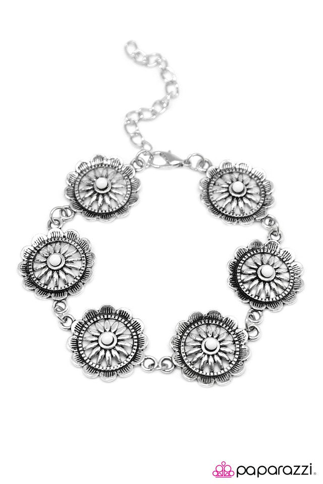 Paparazzi ♥ Mississippi Girl - White ♥ Bracelet