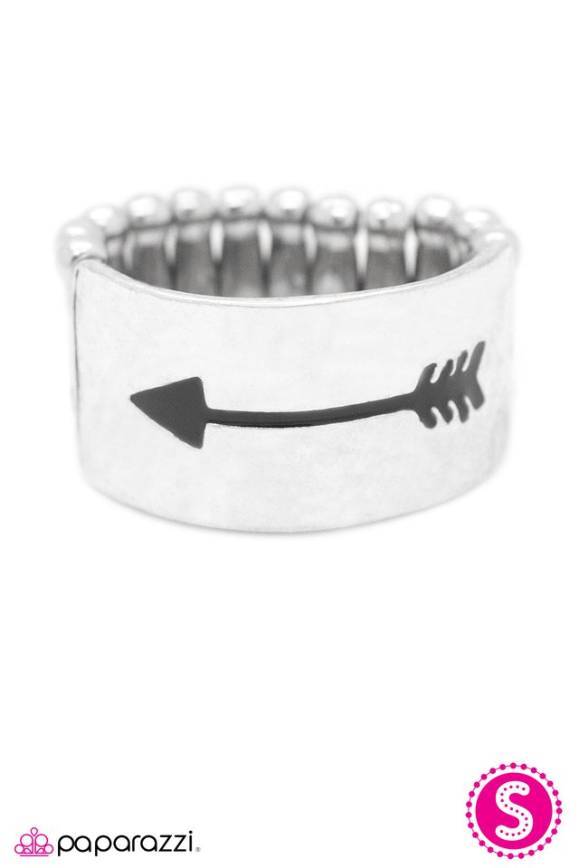 Paparazzi ♥ Follow Your Arrow - Black ♥ Ring