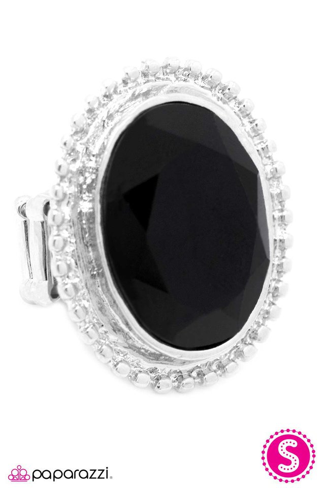 Paparazzi ♥ Bow Down 2 - Black ♥ Ring