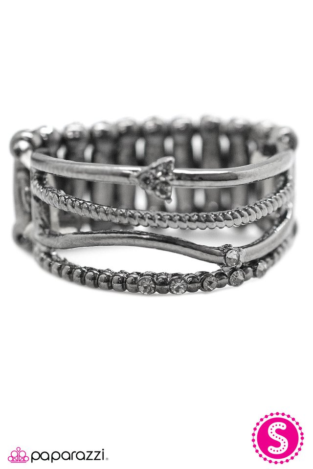 Paparazzi ♥ A Narrow Escape - Black ♥ Ring
