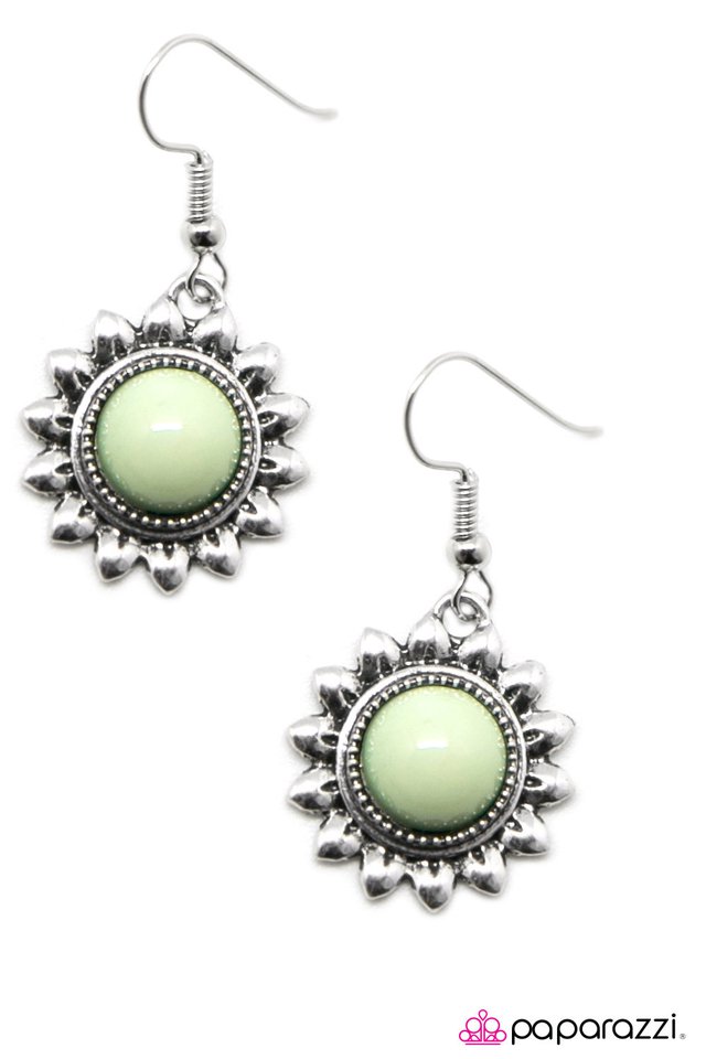 Paparazzi ♥ Pep Rally - Green ♥ Earrings
