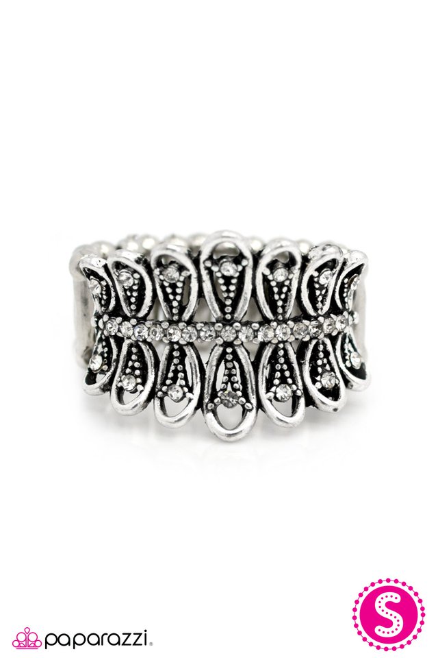 Paparazzi ♥ Fancy Pants - White ♥ Ring
