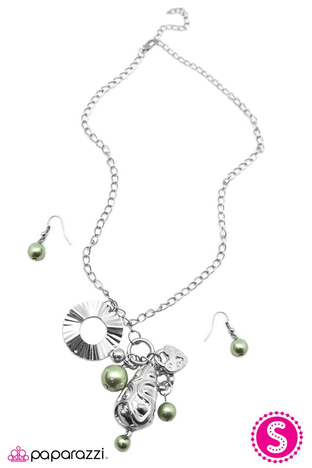 Paparazzi ♥ All In Good Cheer - Green ♥ Necklace