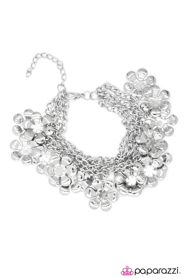 Paparazzi ♥ Please Dont Eat The Daisies - Silver ♥ Bracelet