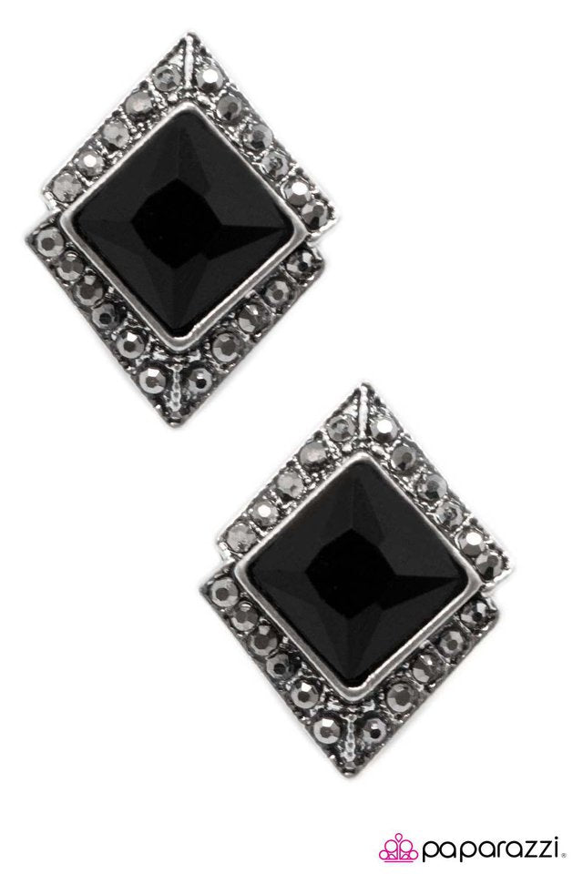Paparazzi ♥ Port Royal - Black ♥ Post Earrings