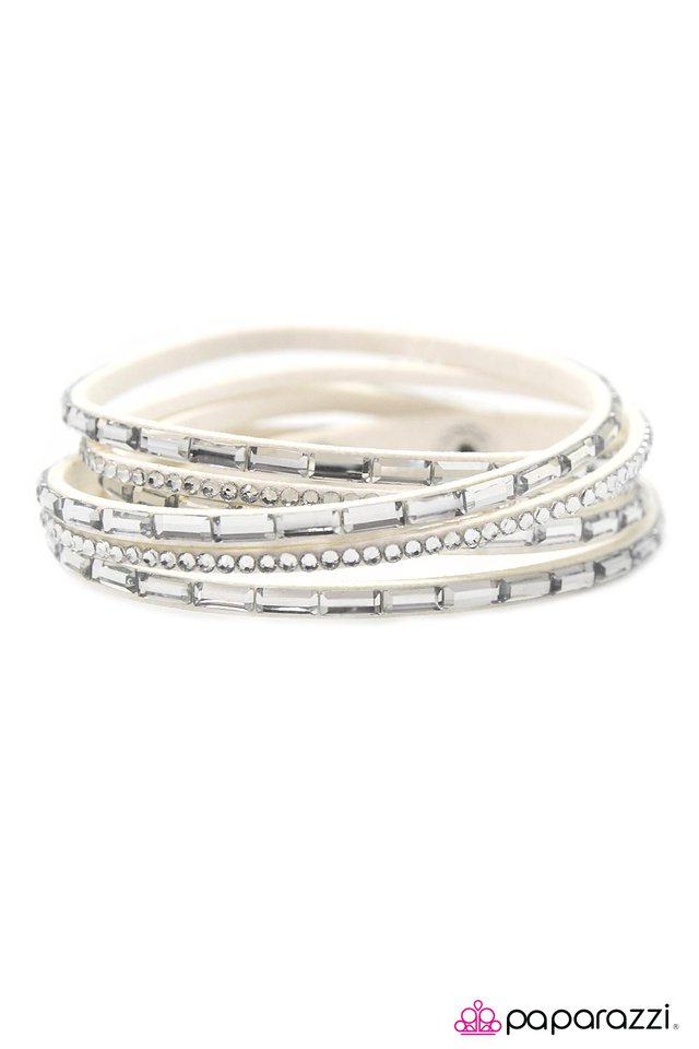 Paparazzi ♥ A GLITZY Pleasure - White ♥ Bracelet