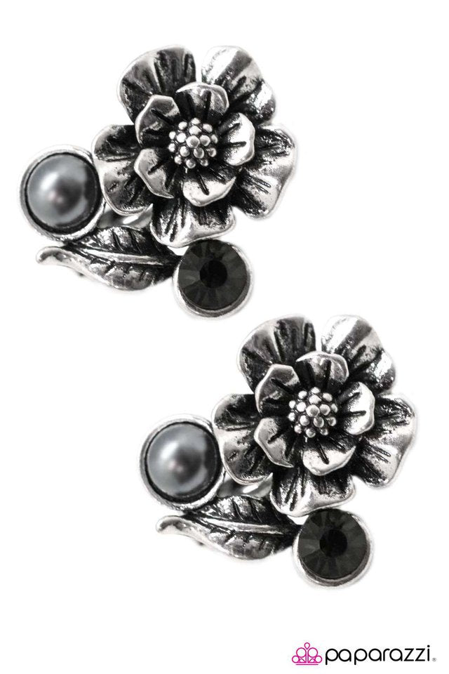 Paparazzi ♥ Home Is Where You Are - Silver ♥ Clip-On