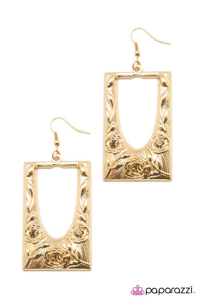 Paparazzi ♥ A Floral Frame of Mind - Gold ♥ Earrings