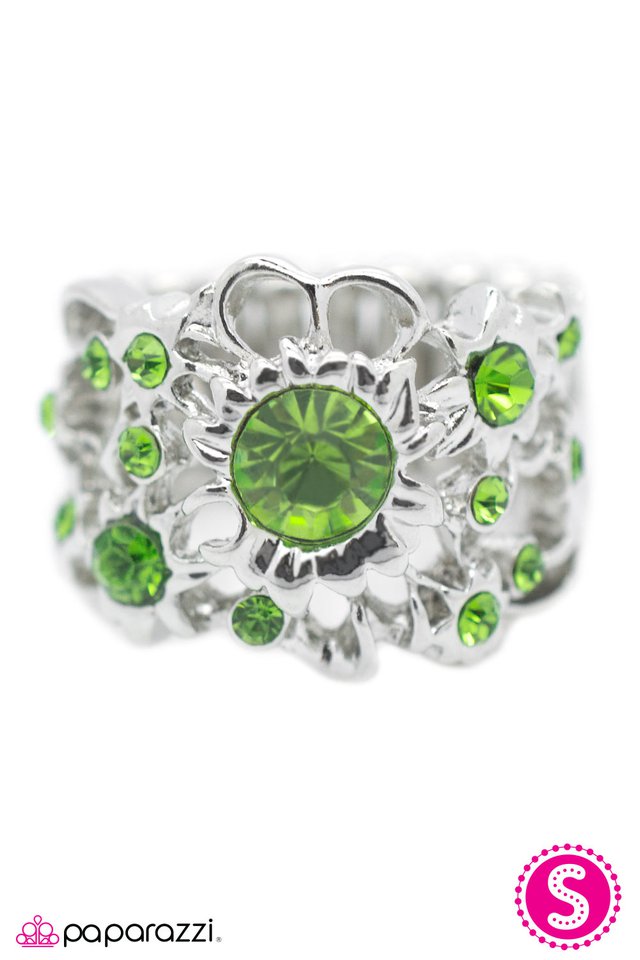 Paparazzi ♥ Faux POSH - Green ♥ Ring