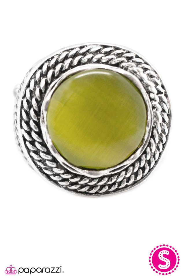 Paparazzi ♥ In Your Face - Green ♥ Ring