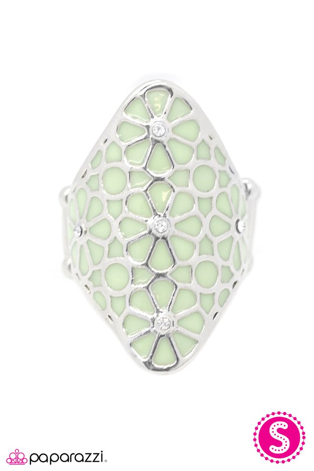 Paparazzi ♥ A Spring Spree - Green ♥ Ring