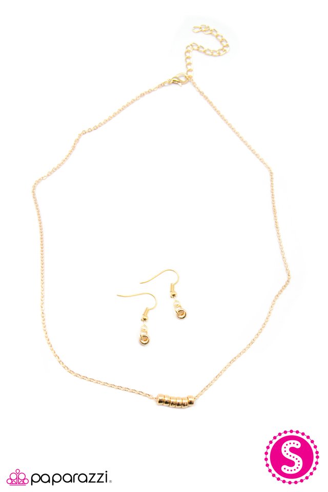 Paparazzi ♥ Practical Magic - Gold ♥ Necklace
