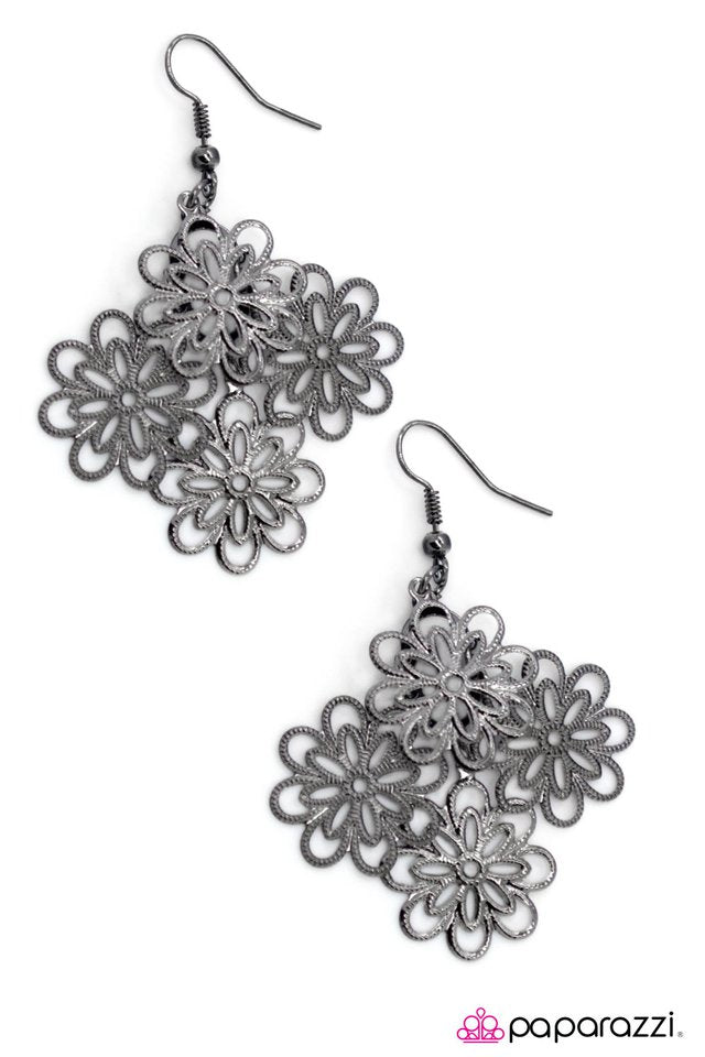 Paparazzi ♥ Summer Days - Black ♥ Earrings