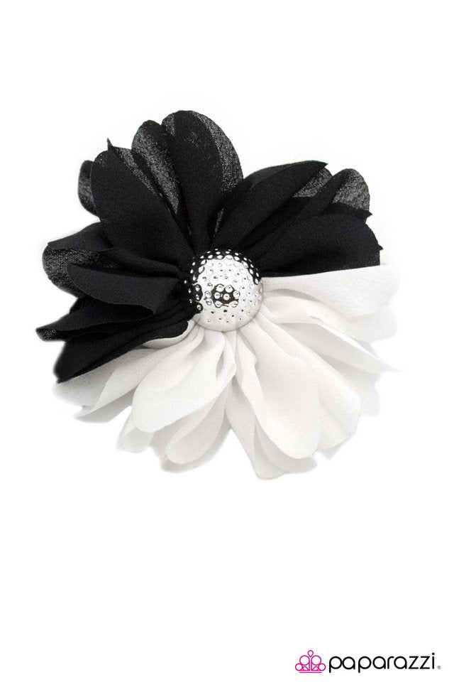 Paparazzi ♥ HALF A Great Day! - Black ♥ Hair Clip