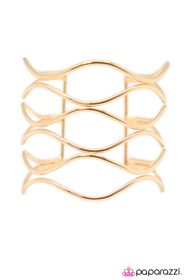 Paparazzi ♥ Wave Chasers - Gold ♥ Bracelet