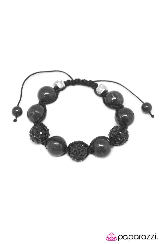 Paparazzi ♥ Lookin Sharp - Black ♥ Bracelet