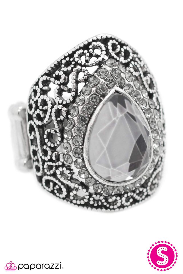 Paparazzi ♥ Queen Regnant - Silver ♥ Ring