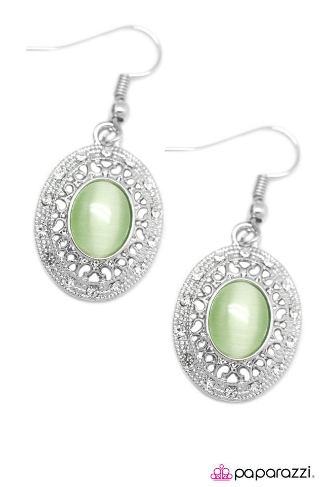 Paparazzi ♥ Oh My Majesty! - Green ♥ Earrings