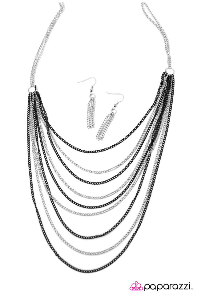 Paparazzi ♥ Feeling Haute, Haute, Haute! - Silver ♥ Necklace
