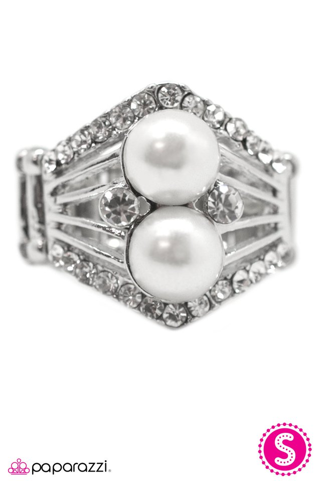 Paparazzi ♥ Ms. Marvelous - White ♥ Ring