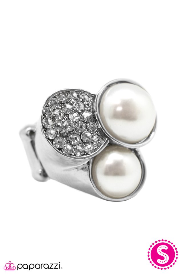 Paparazzi ♥ Glam Bomb - White ♥ Ring