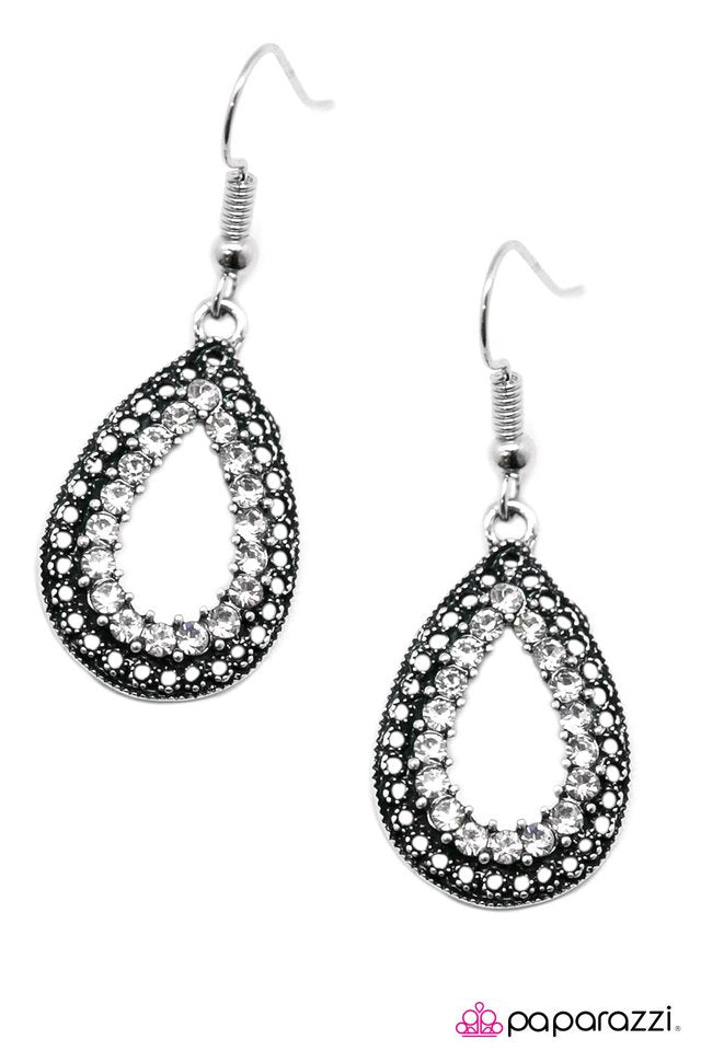 Paparazzi ♥ Living In Luxury - White ♥ Earrings