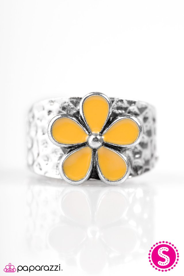 Paparazzi ♥ Flower Patrol - Yellow ♥ Ring