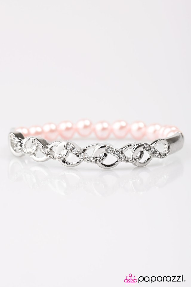 Paparazzi ♥ Bring Your Finest - Pink ♥ Bracelet