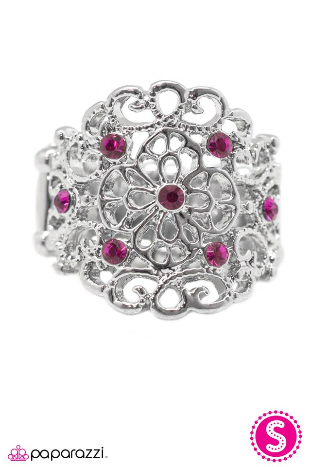Paparazzi ♥ With A Twist - Pink ♥ Ring