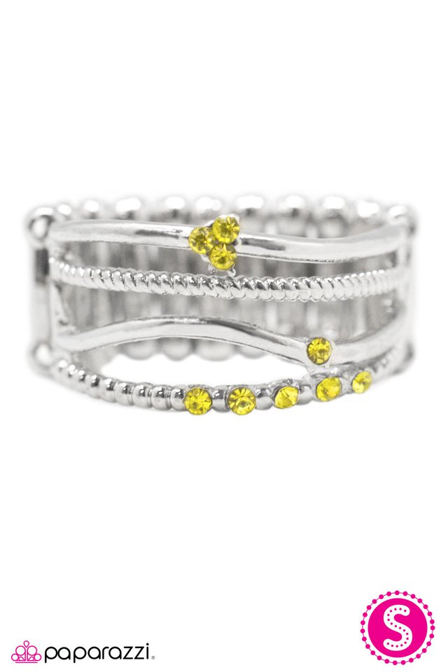 Paparazzi ♥ A Narrow Escape - Yellow ♥ Ring