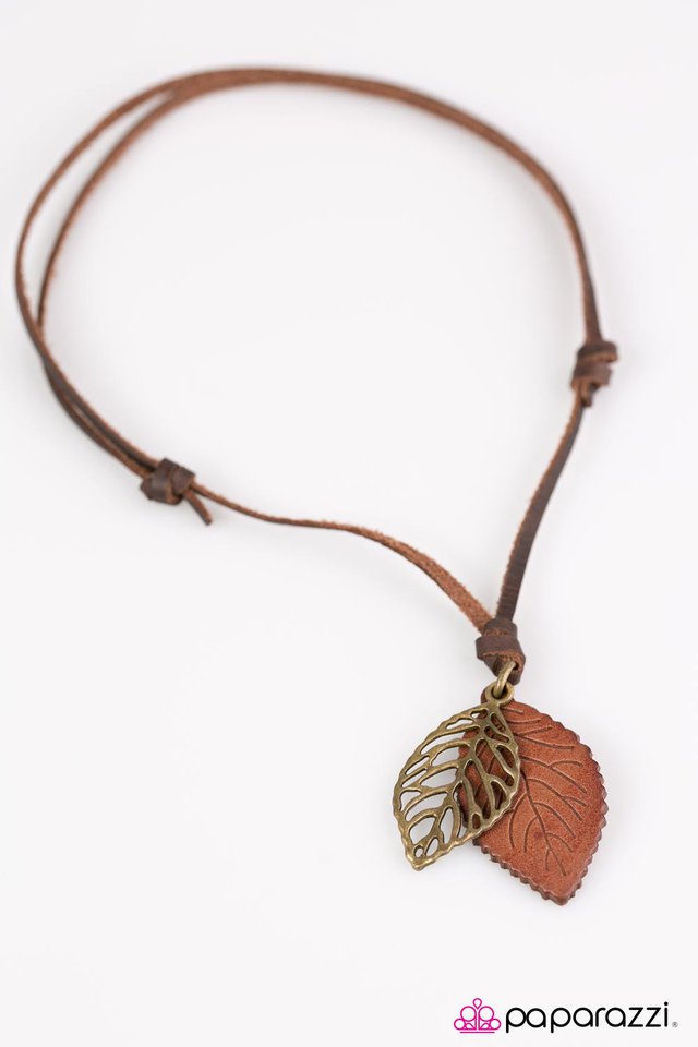 Paparazzi ♥ LEAF-Time Legend - Brown ♥ Necklace