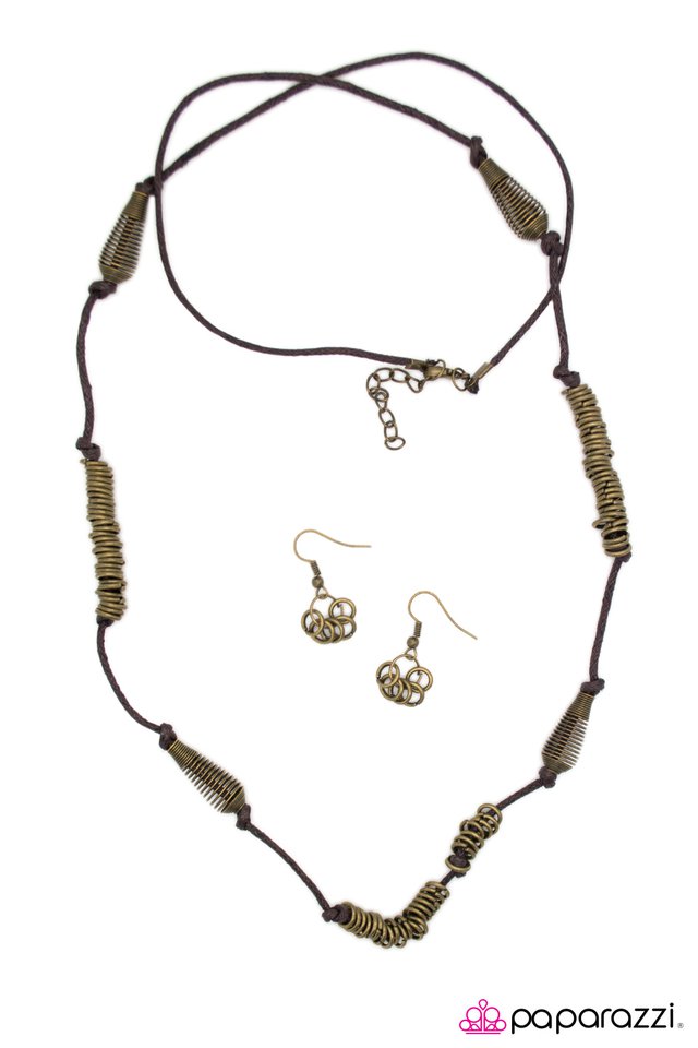 Paparazzi ♥ Spring Into Action - Brass ♥ Necklace