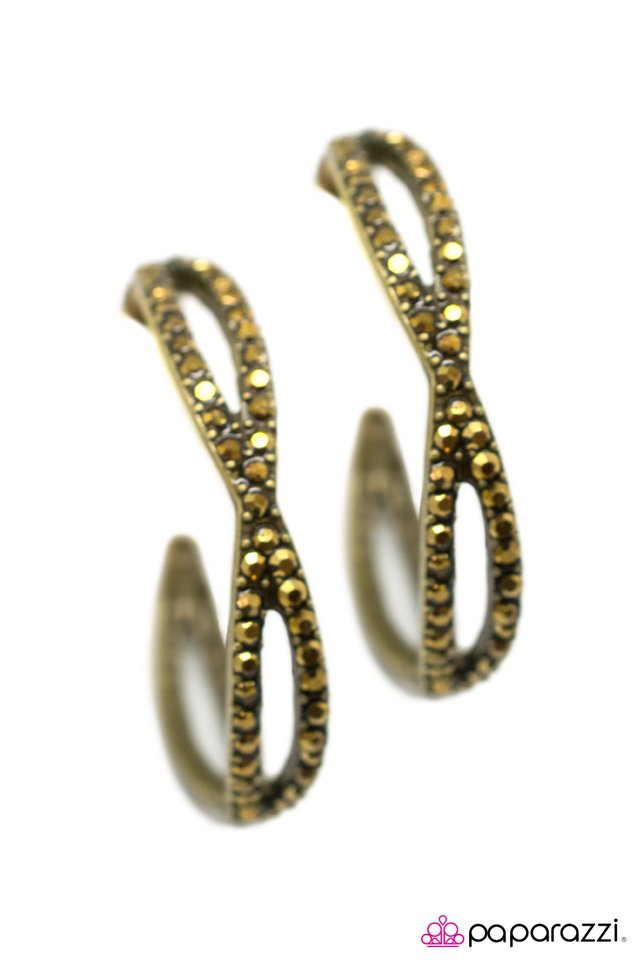 Paparazzi ♥ Off the Rails - Brass ♥ Earrings
