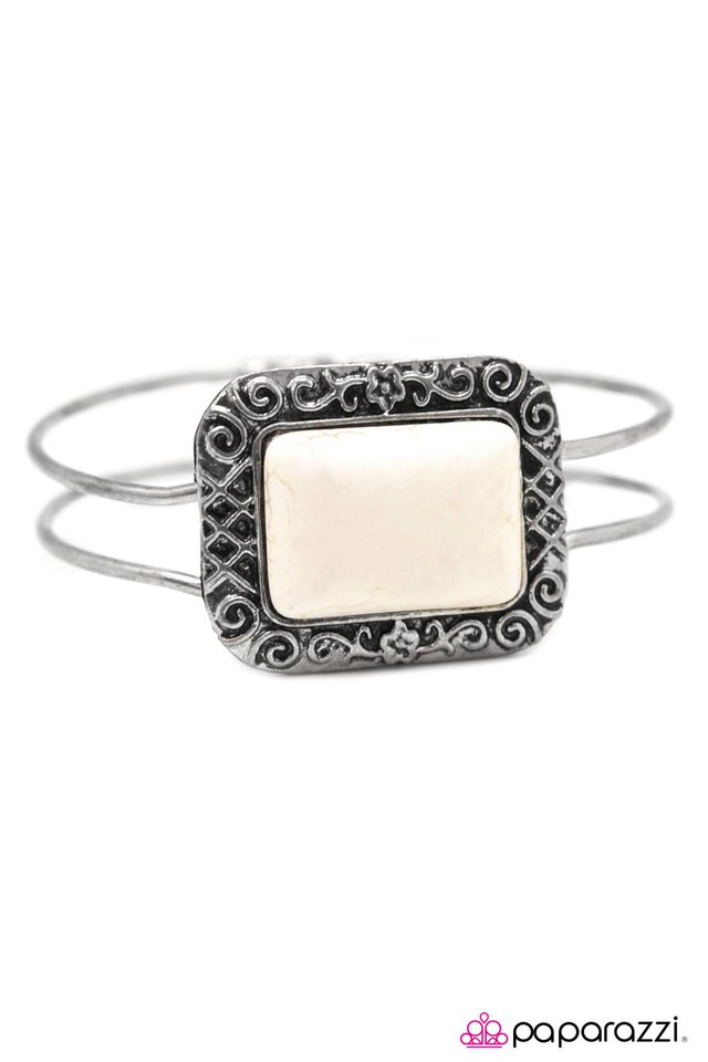 Paparazzi ♥ Off to Nashville - White ♥ Bracelet