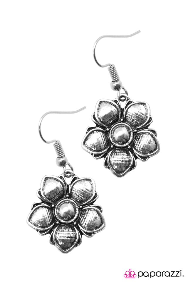 Paparazzi ♥ Its Summertime - Silver ♥ Earrings
