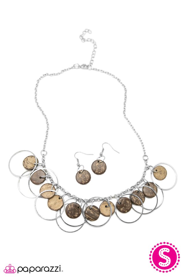 Paparazzi ♥ All Caught Up - Brown ♥ Necklace