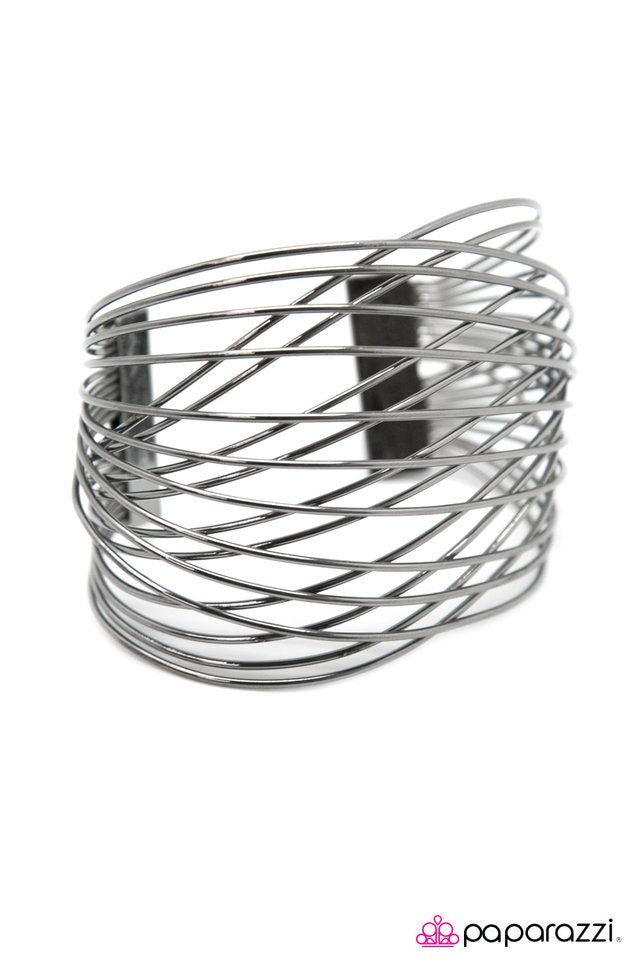 Paparazzi ♥ She Crossed The WIRE - Black ♥ Bracelet