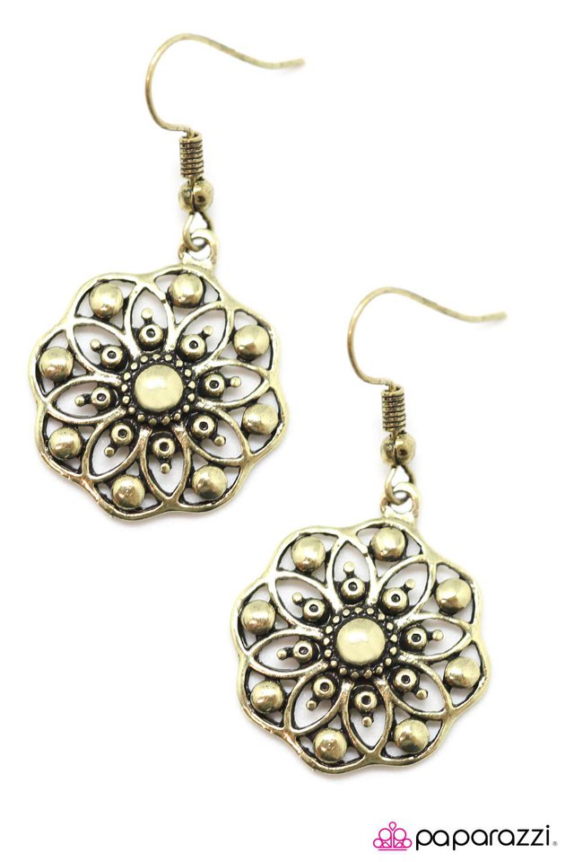 Paparazzi ♥ Summer Getaway - Brass ♥ Earrings