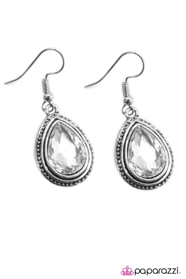 Paparazzi ♥ My 15 Minutes Of Fame - White ♥ Earrings