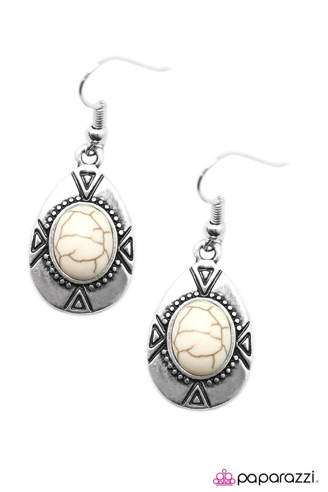 Paparazzi ♥ Deserted Islands - White ♥ Earrings
