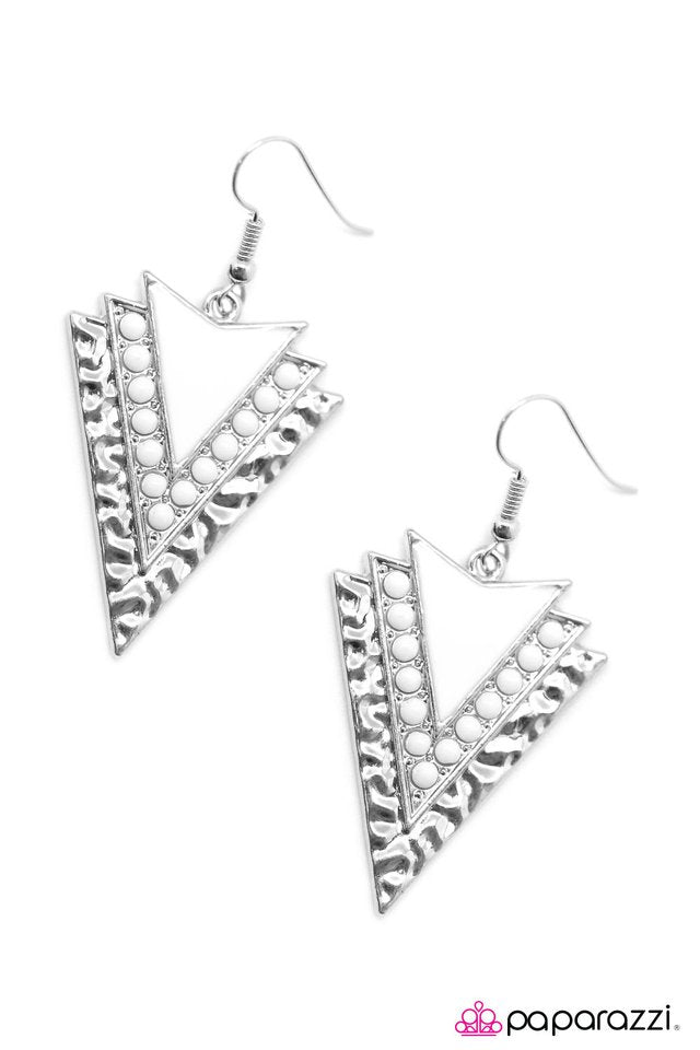Paparazzi ♥ Breakout Artist - White ♥ Earrings
