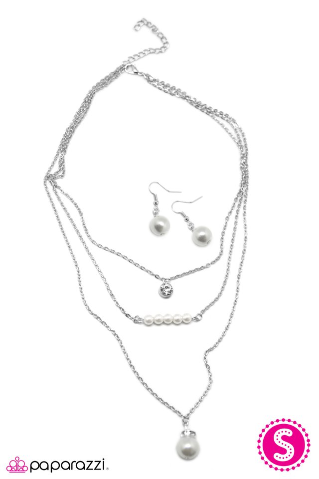 Paparazzi ♥ Ready For My Close-Up - White ♥ Necklace